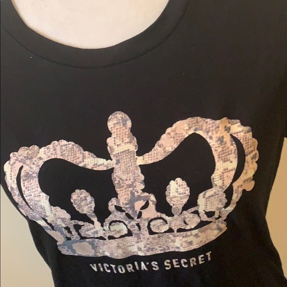 NWT Victoria’s Secret t-shir - Picture 2 of 6